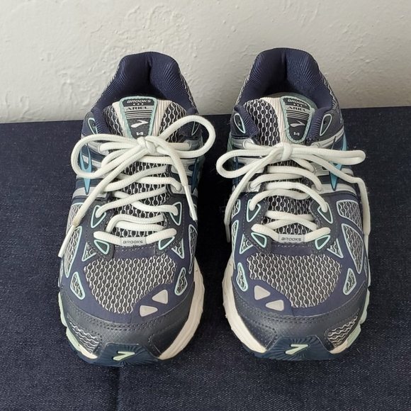 women's sneakers size 9 wide